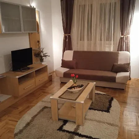 Dora Apartment *