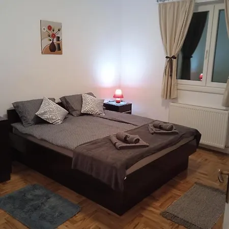 Apartment Dora *