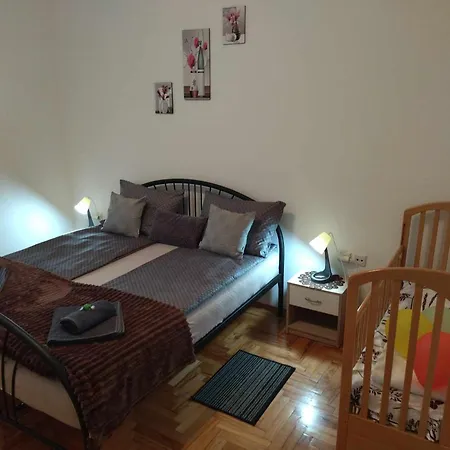 Dora Apartment *