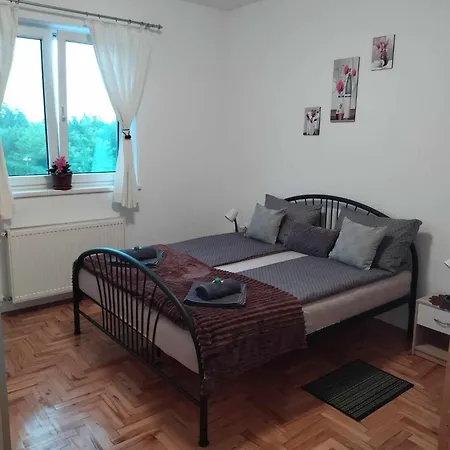 Dora Apartment *